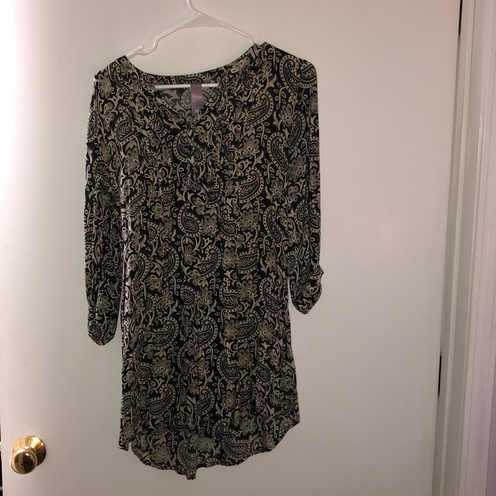 handpicked black and white tunic